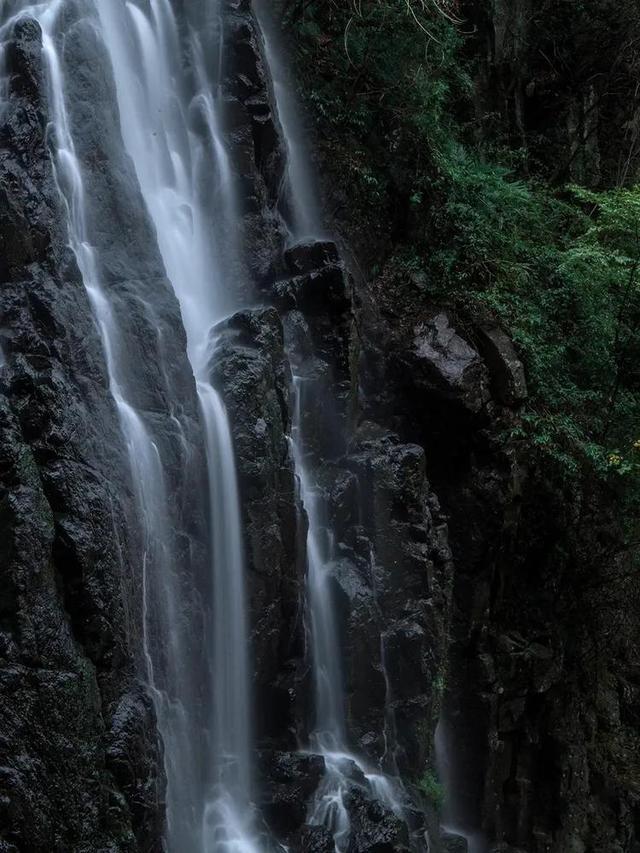 现在普遍住房都是高层,想问一下发生火灾往上还是往下跑?-有问必答平台
